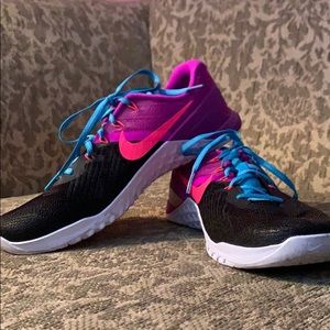 NIKE Metcon 3 shoes! 💜 Size 9.5 / Only worn ONCE!